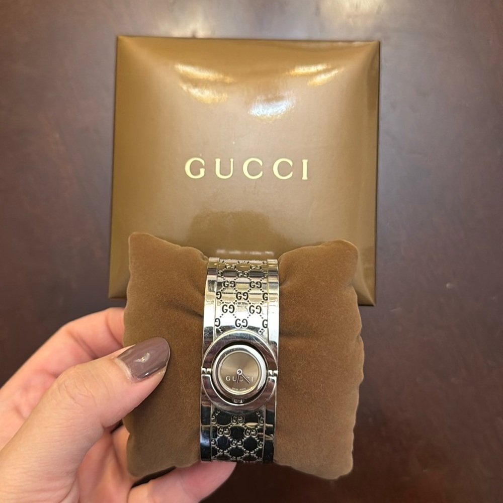 Gucci Bracelet Watch - Original Packaging / Box